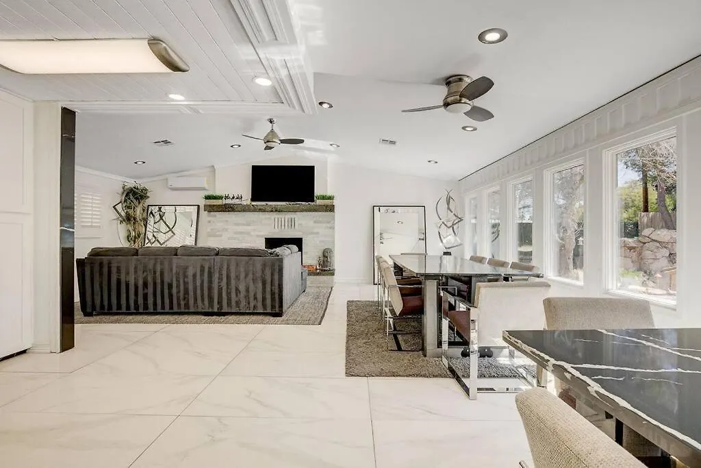 Resort-Style Paradise W 2 Pools Las Vegas